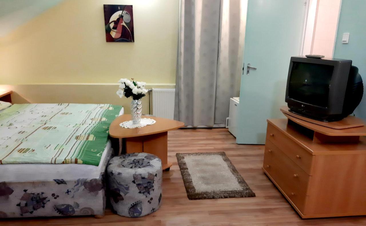 Panorama Szallas Мисколк Екстериор снимка
